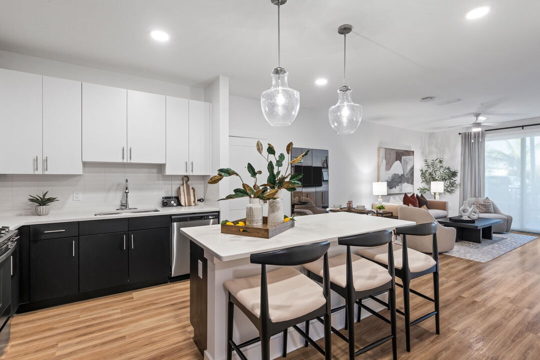 The Hadley Apartments in Cape Coral, FL - Foto de edificio