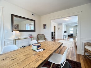 18 Beechcroft St, Unit 1 in Boston, MA - Foto de edificio - Building Photo