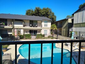 100 Lorenz Rd, Unit 507 in San Antonio, TX - Building Photo
