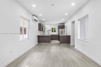 623 NE 61st St in Miami, FL - Foto de edificio - Building Photo