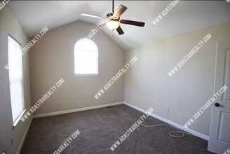 13753 Post Oak Ln in Platte City, MO - Building Photo - Building Photo