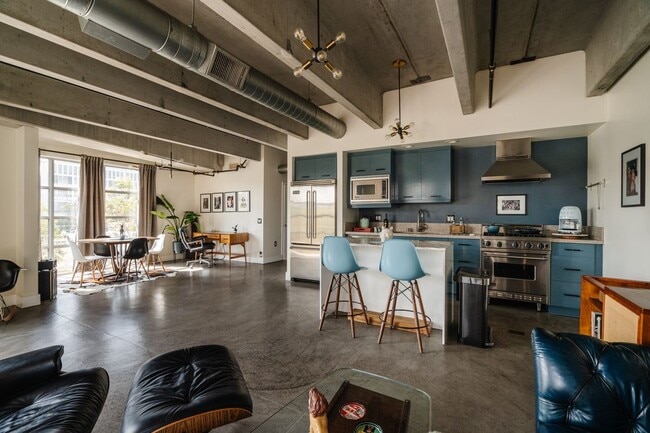 property at 4141 Glencoe Ave