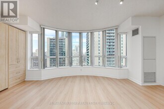 33 Sheppard Ave E in Toronto, ON - Building Photo - Building Photo