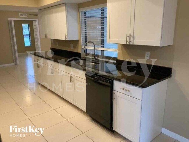 233 SW 38th St in Cape Coral, FL - Building Photo - Building Photo