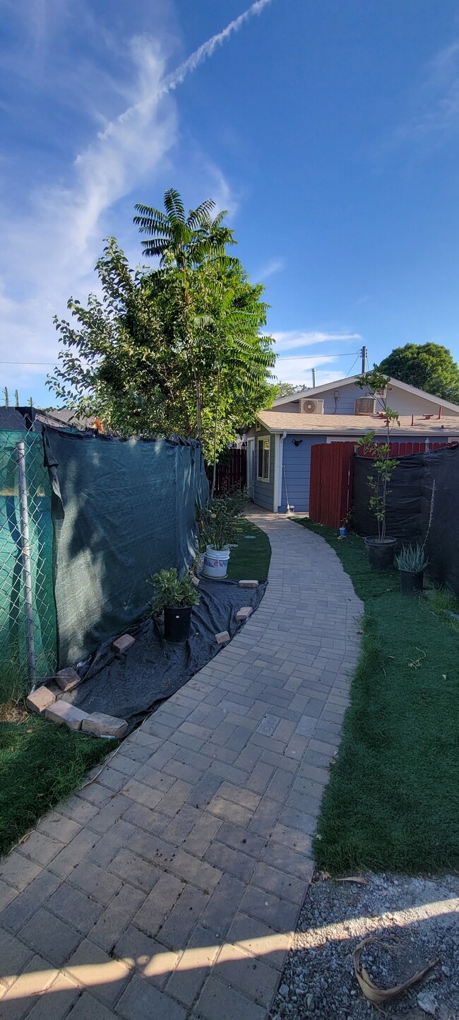 7415 Beckford Ave, Unit ADU UNIT B in Reseda, CA - Building Photo - Building Photo