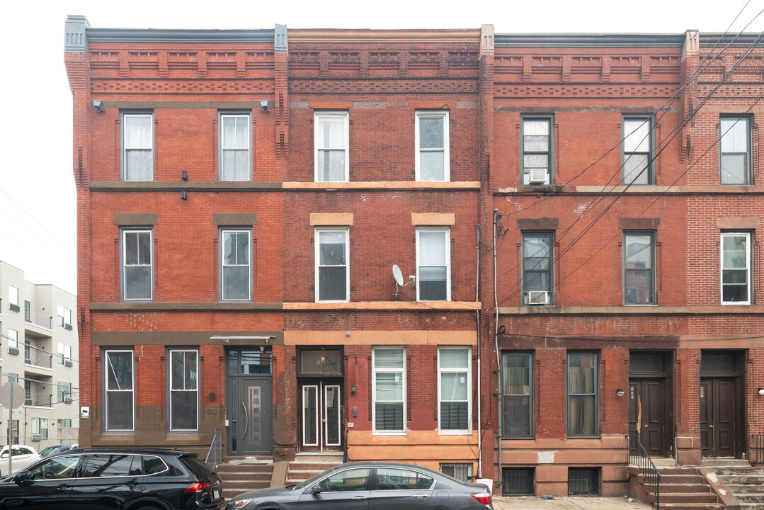 911 N 16th St in Philadelphia, PA - Building Photo