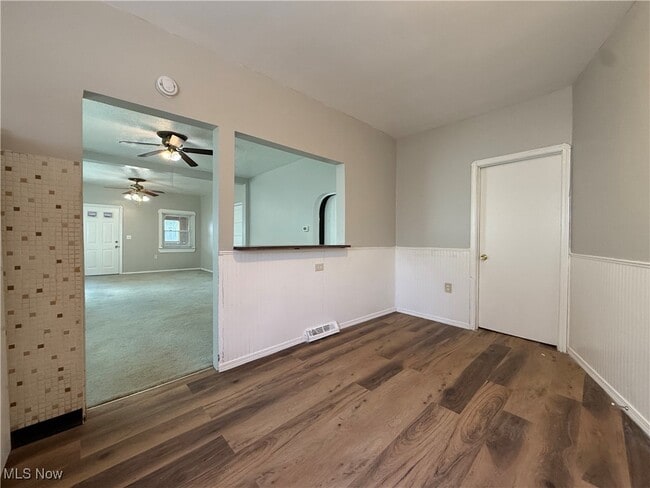 property at 5910 Pilsen Ave