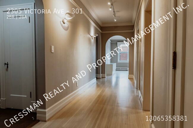 2305 Victoria Ave in Regina, SK - Building Photo - Building Photo