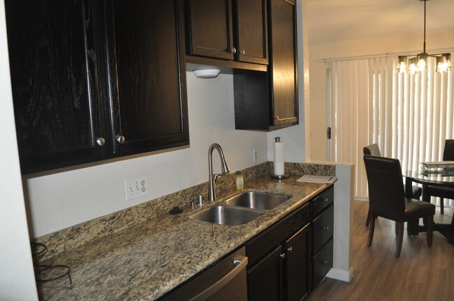 4095 Rosenda Ct, Unit 249 in San Diego, CA - Building Photo - Building Photo