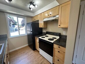 5426 Nicole Ct SE in Salem, OR - Building Photo - Building Photo