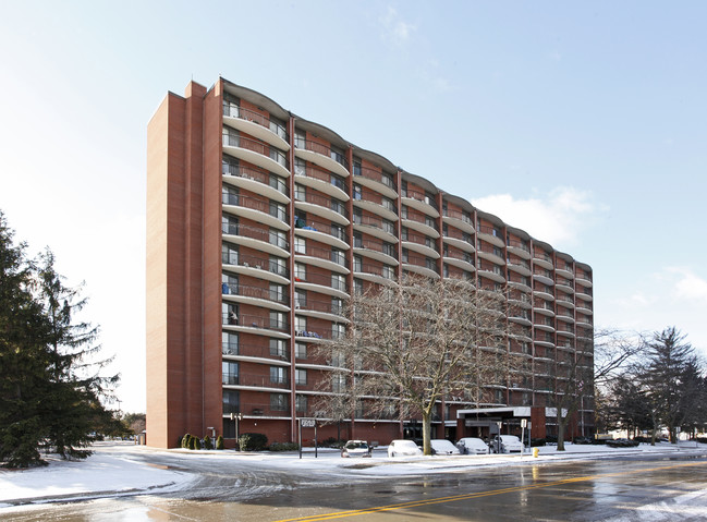 Hubbard Manor West in Dearborn, MI - Building Photo - Building Photo