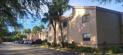 2986 S University Dr in Davie, FL - Building Photo - Building Photo
