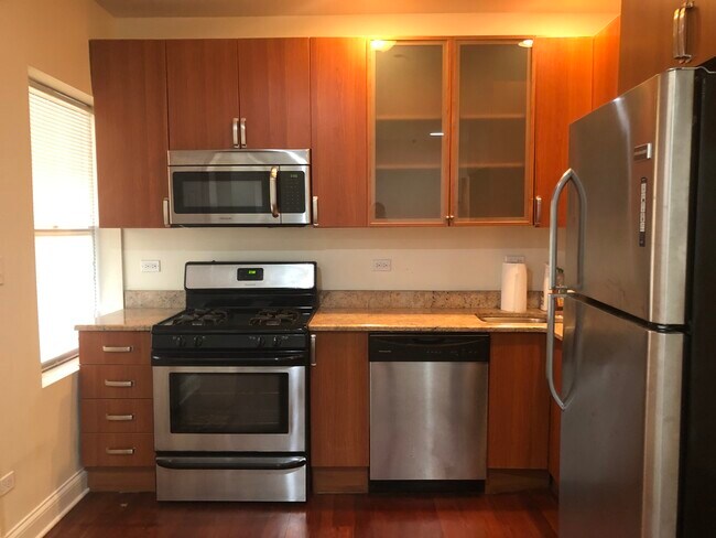 7206 N Wolcott Ave in Chicago, IL - Building Photo - Building Photo