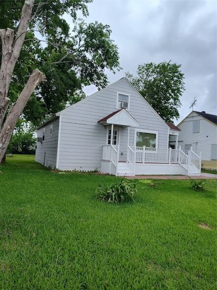 527 W 6th St in Freeport, TX - Building Photo - Building Photo