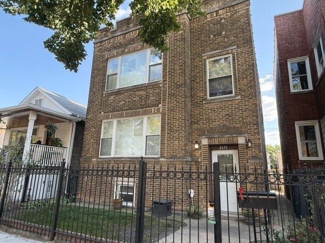 property at 2633 W Winona St