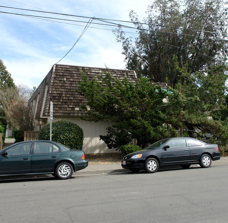 Fourplex in Santa Rosa, CA - Building Photo