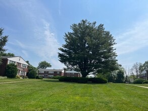 225 N Middletown Rd in Pearl River, NY - Building Photo - Building Photo