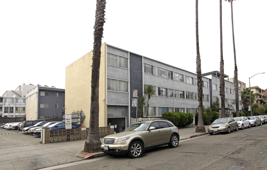 Jackson Palms Apartment in Oakland, CA - Building Photo