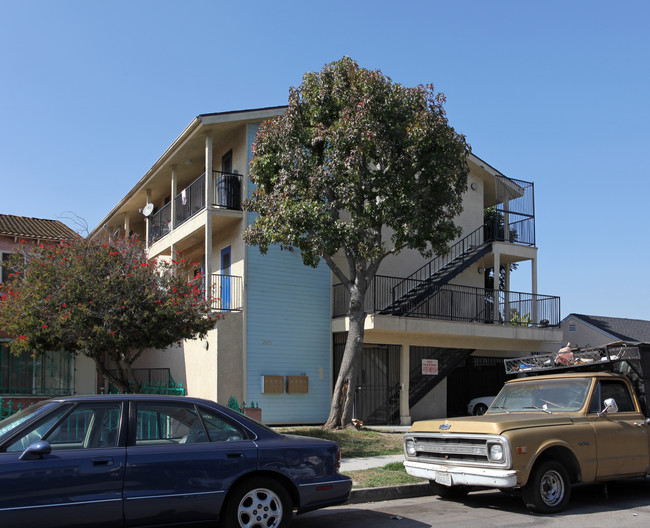 2221 Earl Ave in Long Beach, CA - Building Photo - Building Photo