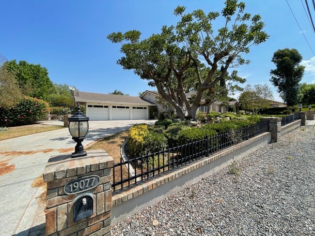 19077 Oriente Dr in Yorba Linda, CA - Building Photo - Building Photo