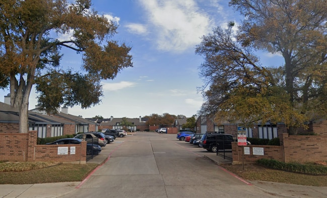 604 Bellaire Dr in Hurst, TX - Building Photo - Building Photo