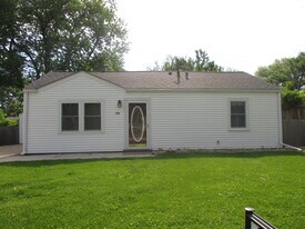 7405 N Pine St in Davenport, IA - Building Photo