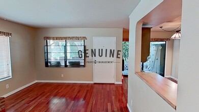 1058 Townhouse Dr in Costa Mesa, CA - Building Photo - Building Photo