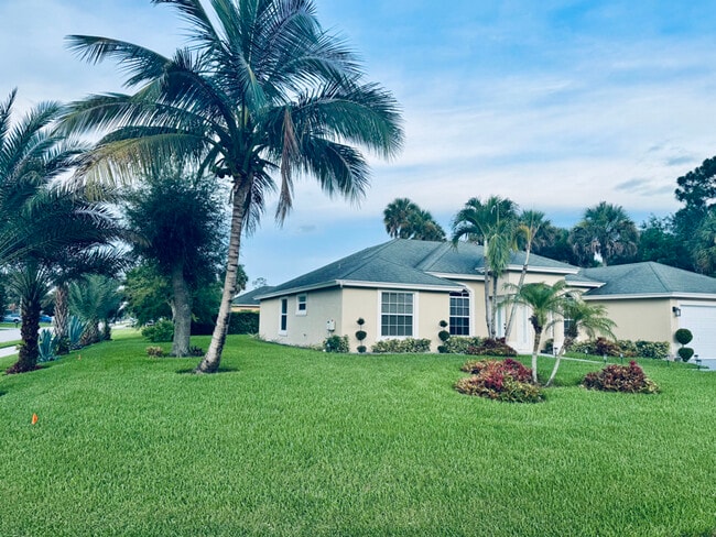 3601 SW Ballweg St in Port St. Lucie, FL - Building Photo - Building Photo
