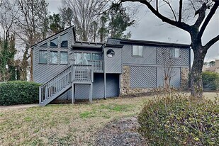252 Paxton Cir in Marietta, GA - Building Photo