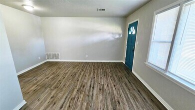 2132 Churchill Pl in The Village, OK - Building Photo - Building Photo