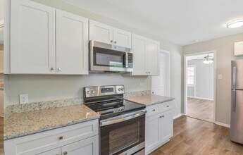 1841 Haines St in Charlotte, NC - Foto de edificio - Building Photo