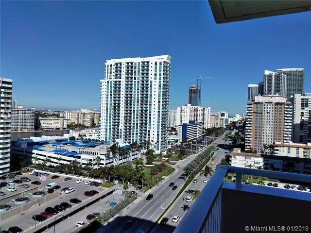 1980 S Ocean Dr-Unit -14P in Halndle Bch, FL - Foto de edificio - Building Photo