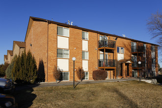 Pinecrest Apartments in Commerce City, CO - Building Photo - Building Photo