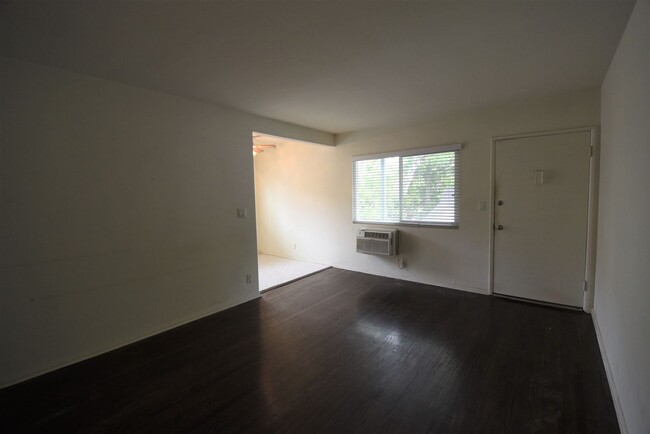 11054 Otsego St, Unit 05 in Los Angeles, CA - Building Photo - Building Photo