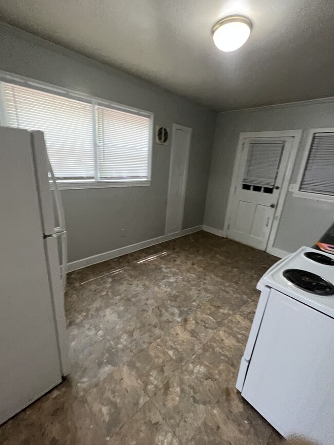1407 W Lincoln Ave in Albany, GA - Building Photo - Building Photo