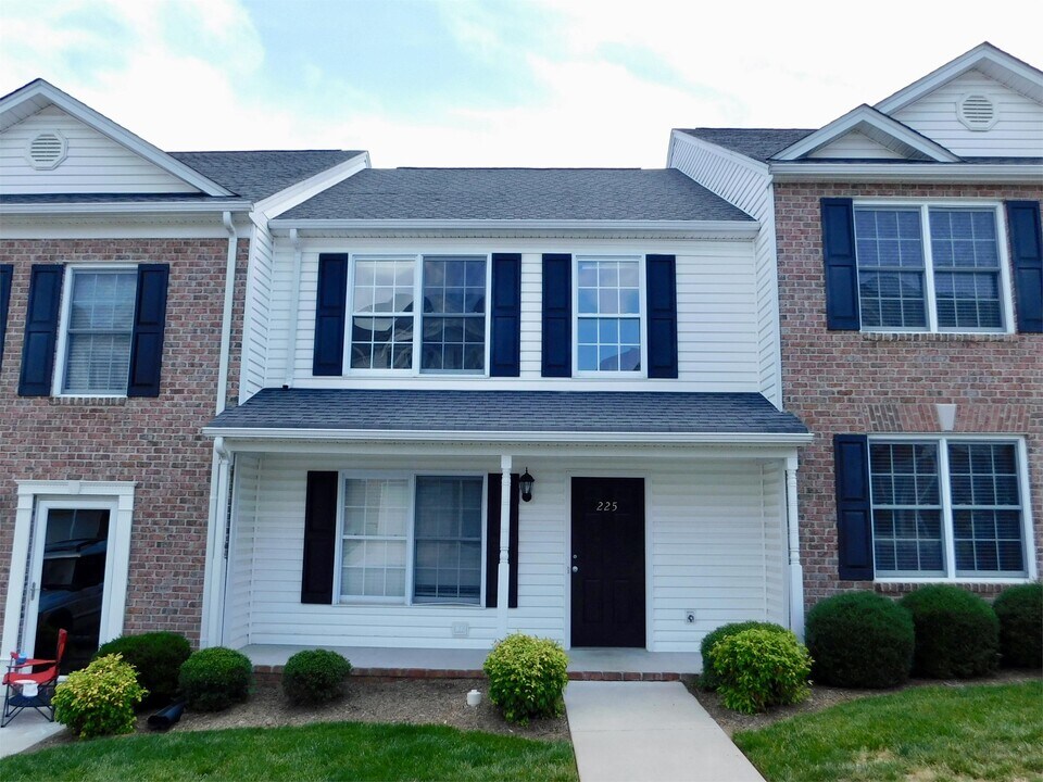 225 Margate Dr in Lynchburg, VA - Building Photo