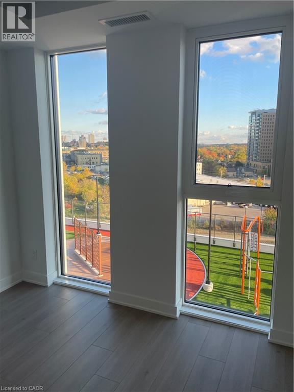 25 Wellington St S in Kitchener, ON - Building Photo - Building Photo