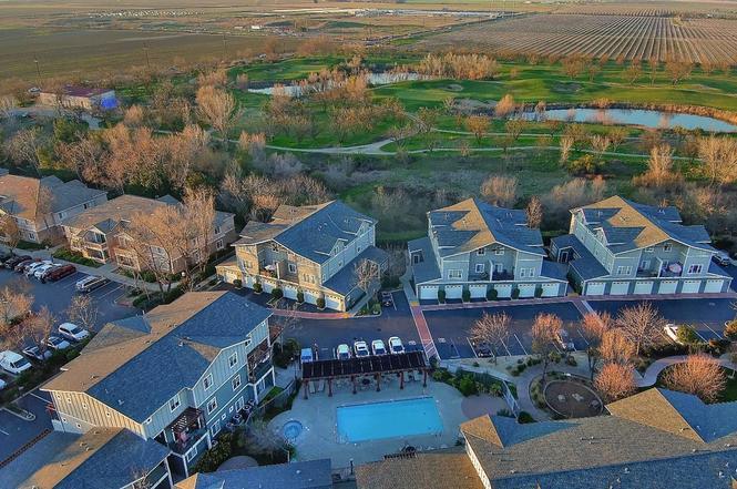 1818 Moore Blvd in Davis, CA - Foto de edificio