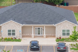 The Legacy on Penn in Oklahoma City, OK - Building Photo - Building Photo