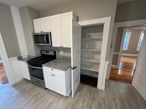 51 Ibbetson St, Unit 2 in Somerville, MA - Building Photo - Building Photo