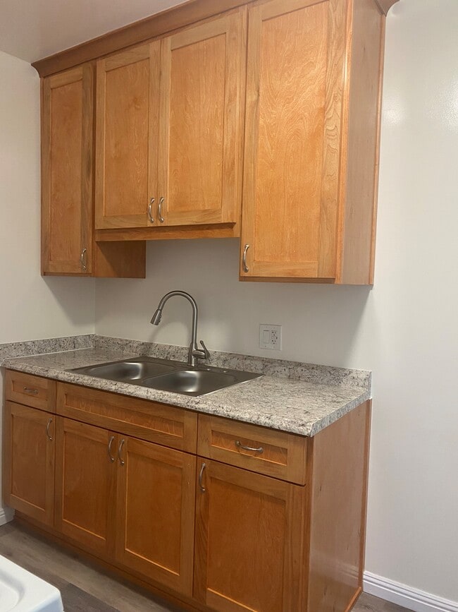 11290 Ohio Ave, Unit 13 in Los Angeles, CA - Building Photo - Building Photo