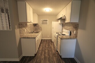 3165 Walnut Ave in Groves, TX - Building Photo - Building Photo