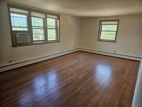 2727 Central St in Evanston, IL - Building Photo - Building Photo