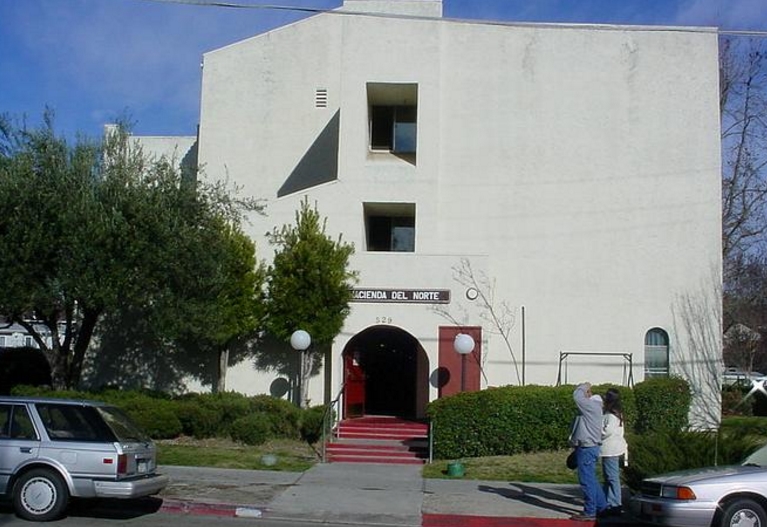 Hacienda del Norte in Paso Robles, CA - Foto de edificio