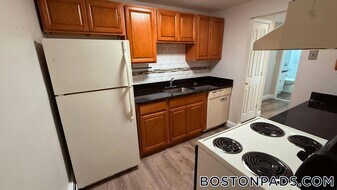 47 Princeton St in Leominster, MA - Building Photo