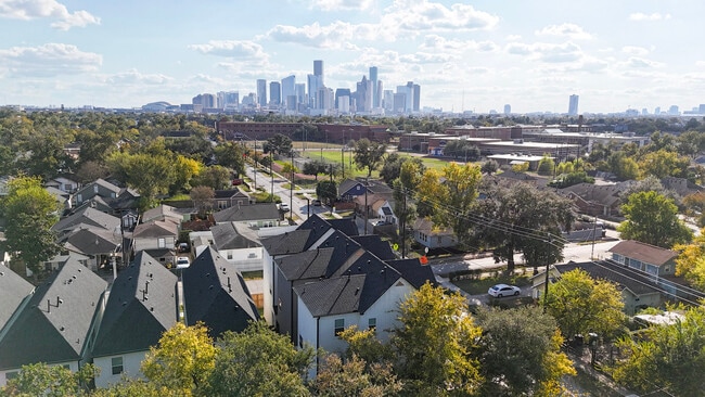 2706 Cochran St in Houston, TX - Building Photo - Building Photo