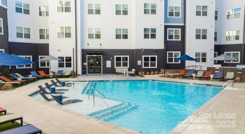 120 Matheson Ave, Unit A1-A in Charlotte, NC - Foto de edificio