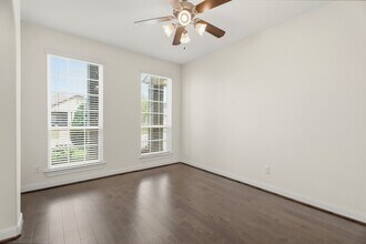 2202 Lago Canyon Ct in Houston, TX - Building Photo - Building Photo