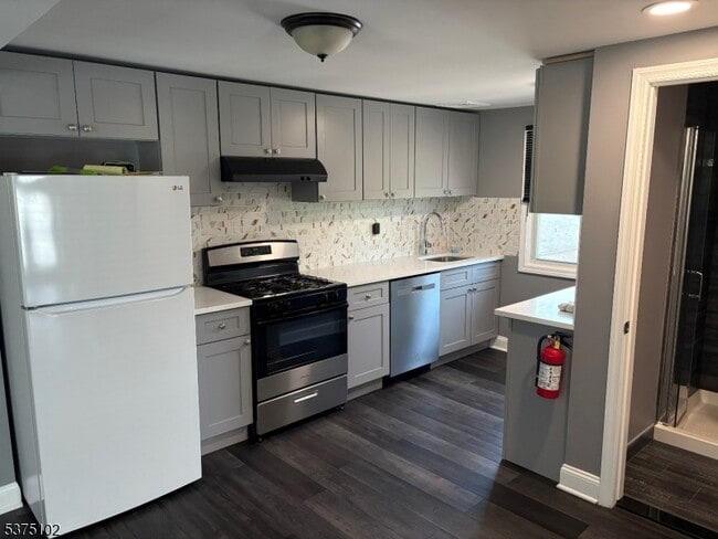 1962 Washington Valley Rd in Bridgewater, NJ - Building Photo - Building Photo