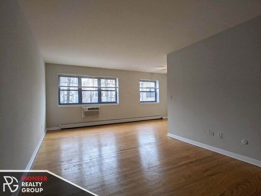 510 W Briar Pl, Unit 1 in Chicago, IL - Building Photo